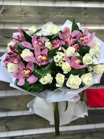 Букет цветов из: Розы и Хризантемы в Змиёвке