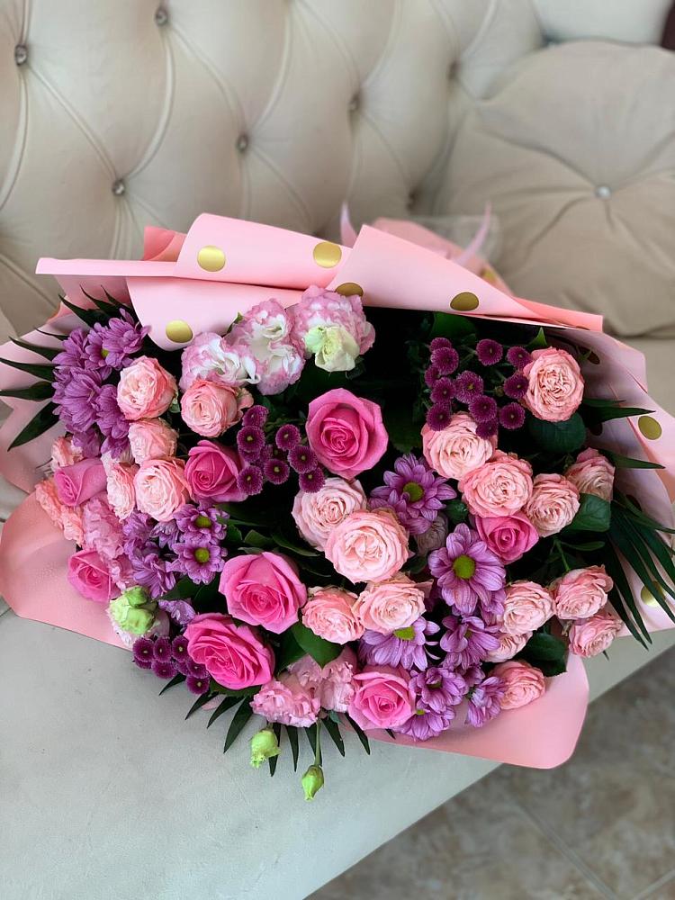 Букет цветов из: Хризантемы, Розы и Лизиантусы в Змиёвке