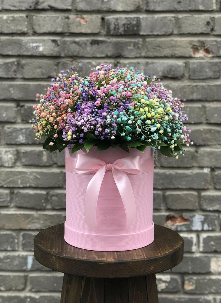 Цветочная композиция из Гипсофила и Розы в шляпной коробке в Змиёвке