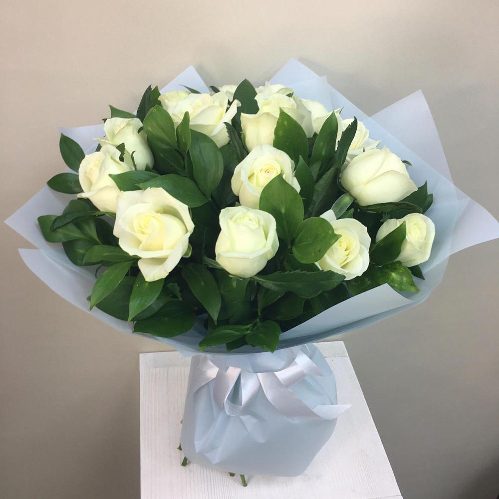 Букет 15 Белых роз Проуд в Змиёвке