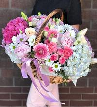 Цветочная композиция из Розы, Хризантемы, Пионы и Лизиантусы в корзине #REPLACE_PRED# Змиёвке