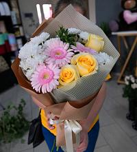 Букет цветов из:  Герберы, Розы и Хризантемы в Змиёвке