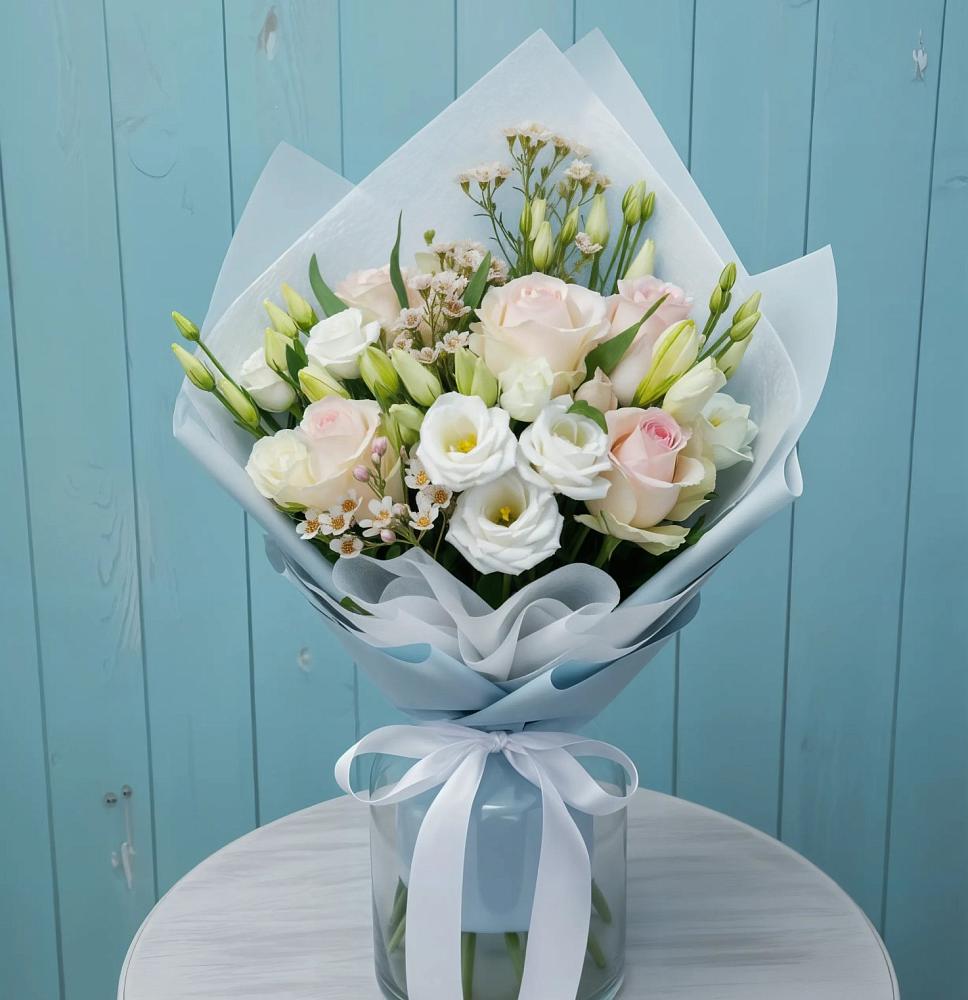 Букет цветов из: Розы и Лизиантусы в Змиёвке