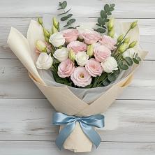 Букет цветов из:  Лизиантусы в Змиёвке