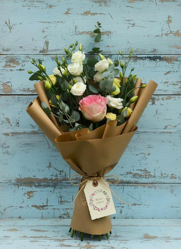 Букет цветов из: Розы и Лизиантусы в Змиёвке