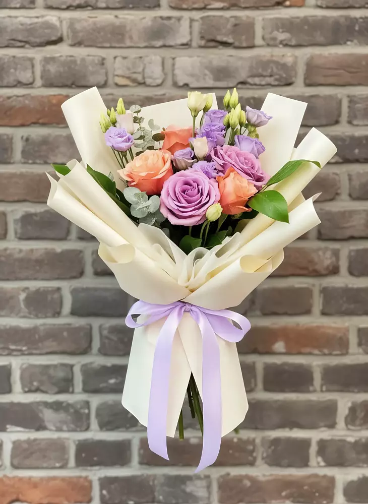 Букет цветов из: Лизиантусы и Розы в Змиёвке