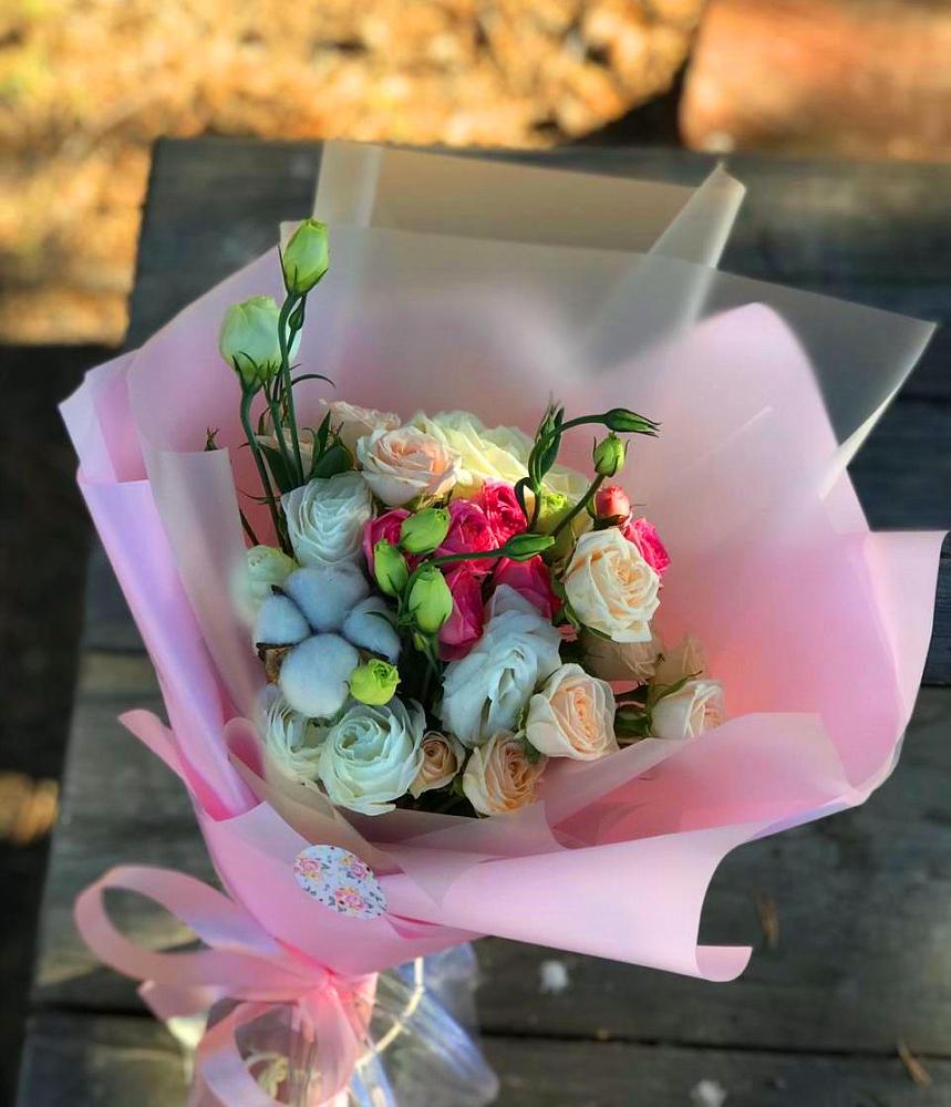 Букет цветов из: Розы и Лизиантусы в Змиёвке