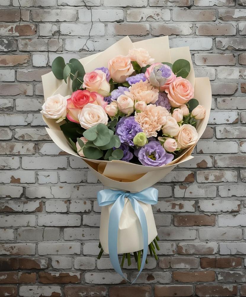 Букет цветов из: Розы, Лизиантусы и Гвоздики в Змиёвке