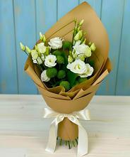 Букет цветов из:  Хризантемы и Лизиантусы в Змиёвке