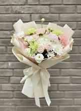 Букет цветов из:  Гвоздики, Розы, Лизиантусы и Хризантемы #REPLACE_PRED# Змиёвке