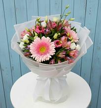 Букет цветов из:  Герберы, Альстромерии и Лизиантусы в Змиёвке