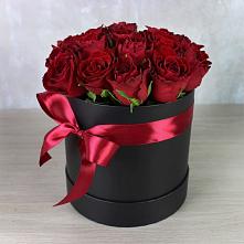 Цветочная композиция из Розы в шляпной коробке в Змиёвке
