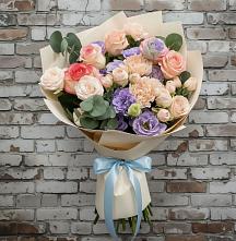 Букет цветов из:  Розы, Лизиантусы и Гвоздики в Змиёвке