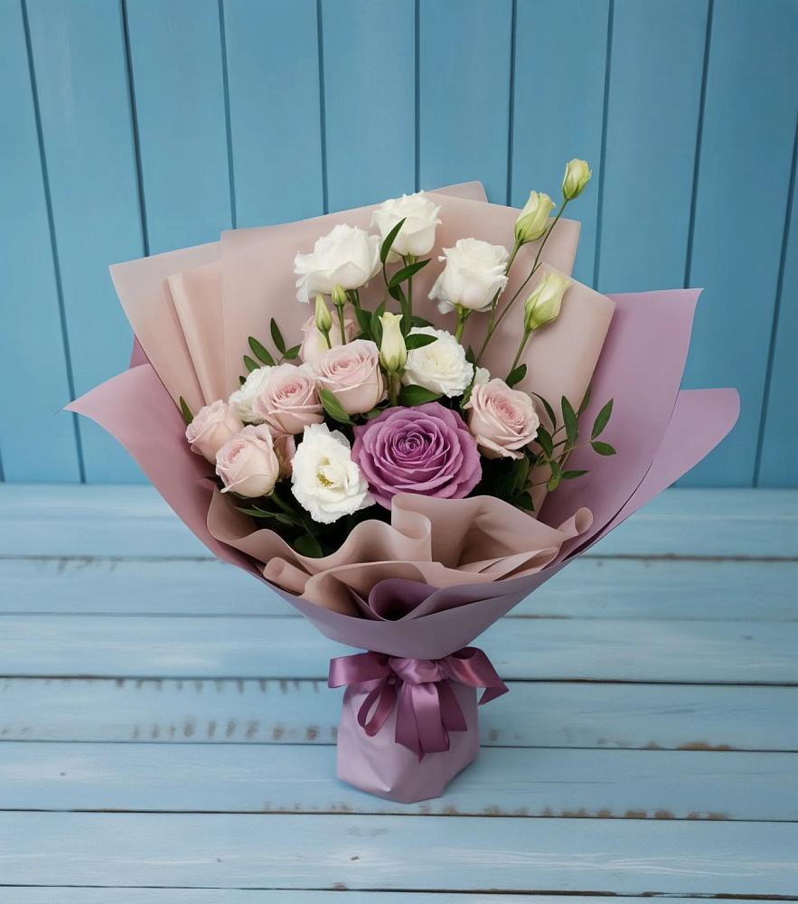 Букет цветов из: Розы и Лизиантусы в Змиёвке